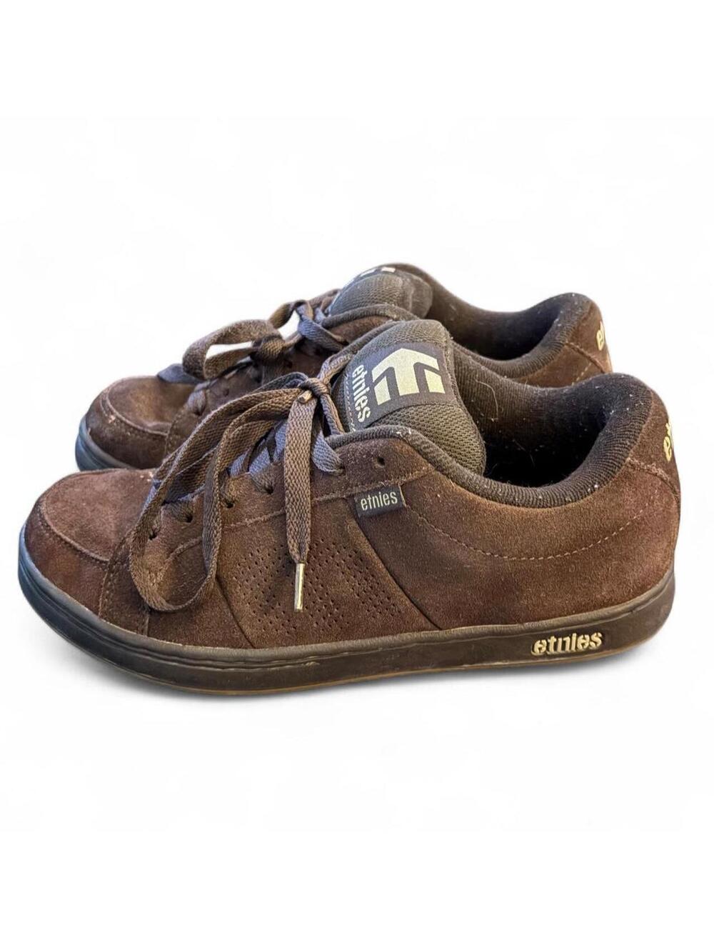 Beautiful vintage Y2K Brown Etnies skateboarding shoes